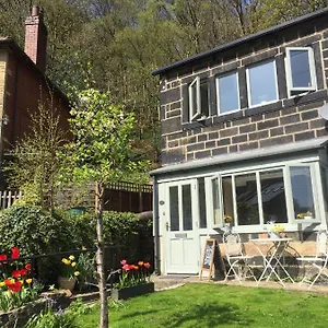calderside-cottage.yorkshirehotels.net/